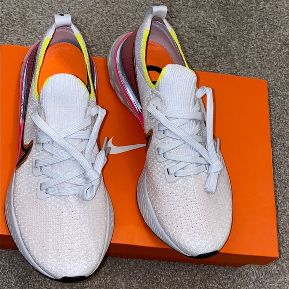 Brand New Nike Shoes - Picture 5 of 6